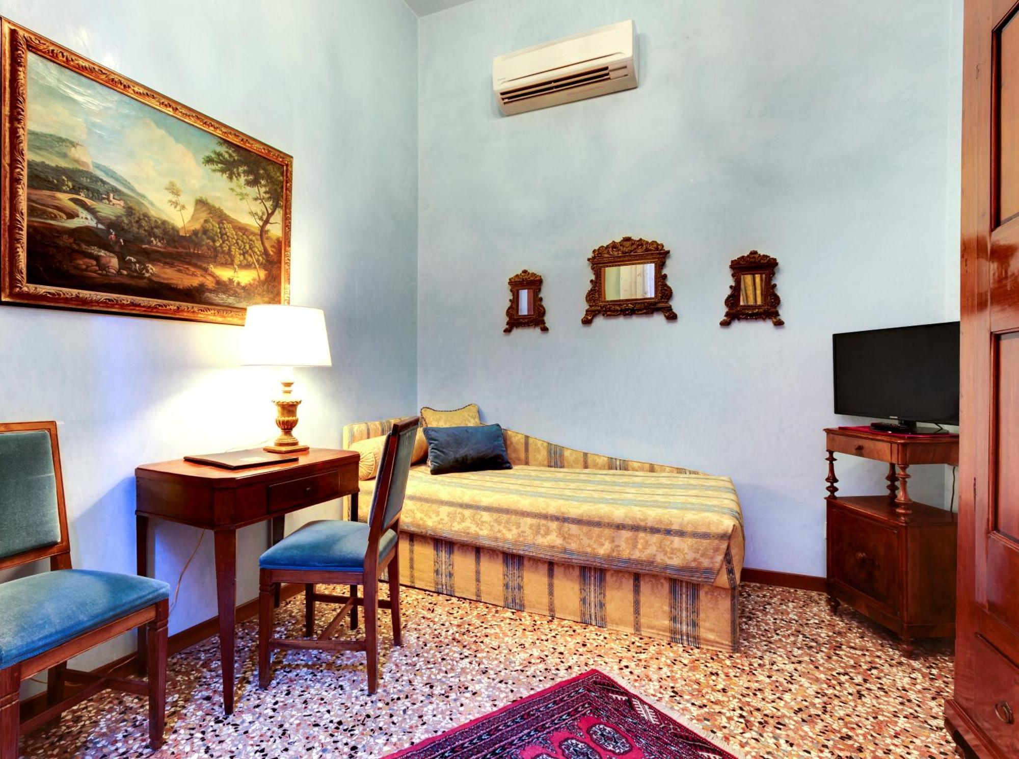 Palazzo Schiavoni Residenza D'Epoca & Suite-Apartments Venice Exterior photo