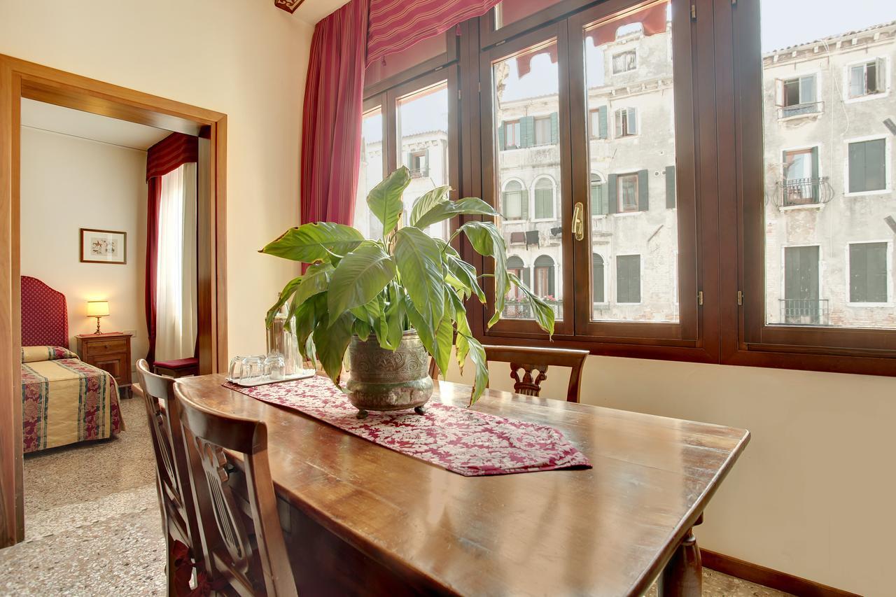 Palazzo Schiavoni Residenza D'Epoca & Suite-Apartments Venice Exterior photo